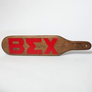 Vintage 60-tals Beta Sigma Chi träpaddel för broderskap UW La Crosse signerad Frat