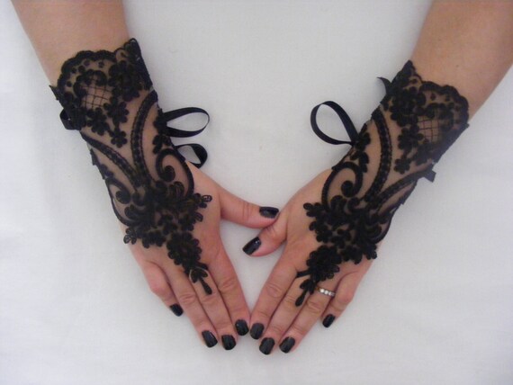 DISCOUNT Black Lace Fingerless Gloves  Burlesque gloves, Gothic Gloves, Halloween gloves, Black Lace Gloves, Halloween Costume, SALE