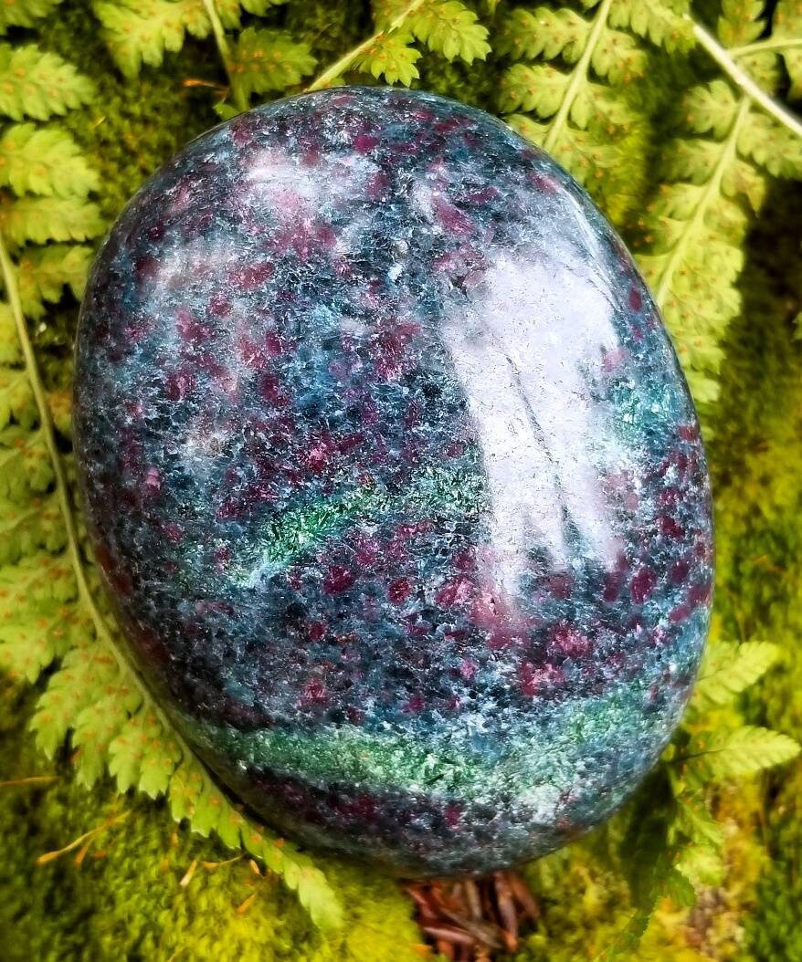 Ruby Kyanite Fuchsite Palmstone 188g Healing Crystals ERGF Palm Stone Crystal