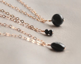 Zierliche schwarze Turmalin Halskette. 14kt gold filled oder 925er Silber. Ermächtigender Erdungs- und Schutzstein-Glücksstein. Geschenk für Empathen