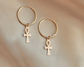Ankh Hoop Ohrringe. 14KT Gold filled strukturierte Ankh Ohrringe. Uralte ägyptische Hieroglyphen / Hieroglyphen / Atem des Lebens. GoldFarbene Ankh-Reifen.