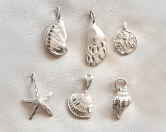 Hochwertige Muschelanhänger aus Sterlingsilber im Vintage-Stil. Ocean Beach Maritimer Küsten-Schmuck. Mittelgroße Statement-Stücke. Silbernes Jubiläum