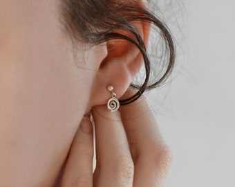 Spiral des Lebens Ohrringe. Sterling Silber zierliche Energie Vitalität Evolution Bewusstsein der Natur spirituelles Symbol Schmuck. Kosmische Geschenke.