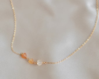 Natürliche rote Achat Herz Farbverlauf Halskette. 14kt Gold filled oder Sterling Silber. Zierliches kleines Edelstein Herz. Ombre-Stil. Wurzelchakra Stein.