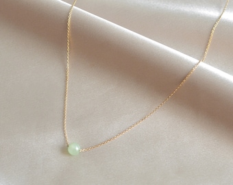 Collier minimaliste en jade. Gold filled 14 carats ou argent sterling. Élégants bijoux en jade porte-bonheur pour elle. Équilibre sérénité harmonie santé chance.