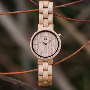 Free shipping Elegant Women Minimalism Wooden Watch Made from Maple Wood With Czech Design Custom Engraving, Christmas gift, Wedding gift image 1