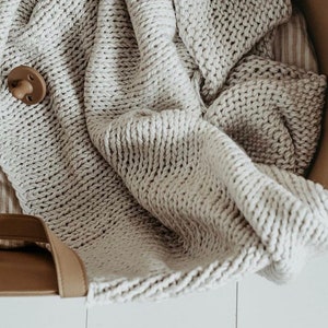 La couverture windy originale | beige, couverture pour bébé, couverture pour bébé faite à la main, couverture pour bébé en tricot, couverture pour bébé patrimoniale
