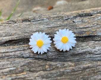 Daisy Stud Earrings Acrylic and Silver Daisy Studs Spring Flower Cool Jewelry