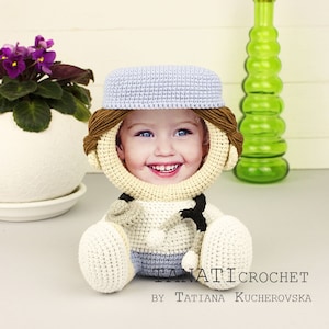 Crochet Pattern of Photo Frame DOCTOR (Tutorial, PDF file)