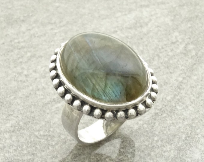 NATURAL Labradorite Ring, Sterling Silver, Oval Green Stone Jewelry, Domed Oval Ring, Vintage Boho Antique Rope Design Gift, Blue Reflection