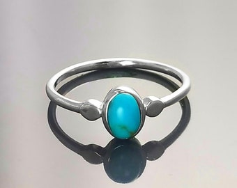 Piccolo anello turchese, argento sterling, turchese blu, piccola pietra ovale a cupola, gioielli moderni e minimalisti in stile quotidiano, regalo donna