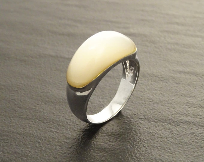 White Stone Ring, Sterling Silver, Mother of Pearl Shell, Domed Stone Ring, Dome Ring, Horizontal Ring, Woman Modern Jewelry