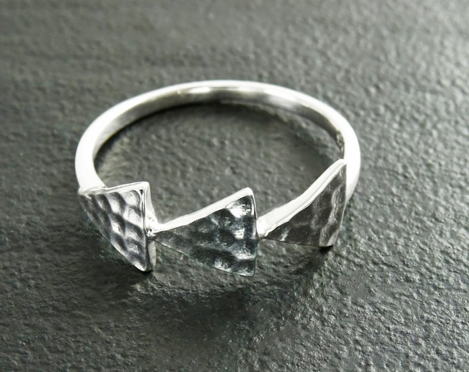 Triangle Ring, Sterling Silver, Hammered Spikes Ring, Spikes Chevron ring, Delta Peak Ring, Triangles Ring, Geometric Pointed Jewelry, Point