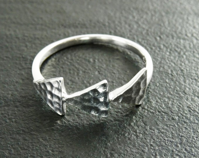 Triangle Ring, Sterling Silver, Hammered Spikes Ring, Spikes Chevron ring, Delta Peak Ring, Triangles Ring, Geometric Pointed Jewelry, Point