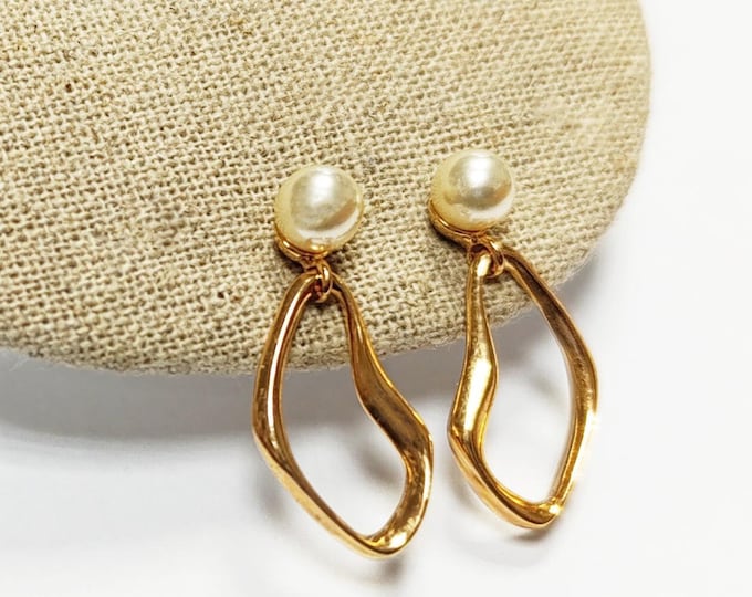 Elegant Pearl Drop Earrings by KRAMIKE • 18K Gold-Plated • Beautiful Jewelry for Wedding or Special Occasions for Her • Pearl Drop Earrings