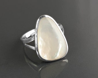 Petite Bague Nacre - Argent Massif 925 - Bague Confortable. Nacre Blanche - Bague  Femme Argent, Bague Moderne, Bague Minimaliste