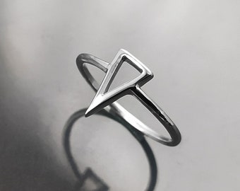 Triangle Ring, Sterling Silver, Spike Ring, Chevron ring, Peak Ring, Delta Ring, Arrow Ring, Arrow Headed Ring, Point Ring, Sharp Ring
