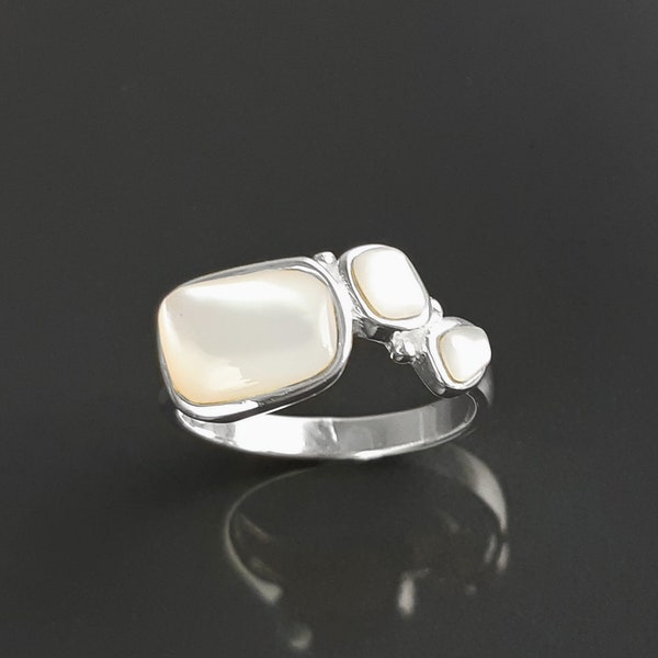 Bague géométrique en argent 925 et sertie de nacre véritable blanc anneau délicat en nacre bijoux modernes