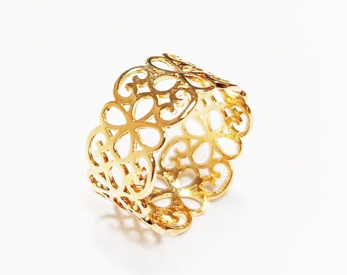 Floral Lace Band Ring •18K Gold Plated • Elegant Floral Filigree Design • Timeless Openwork Jewelry for Everyday Wear • Ideal Gift for Women