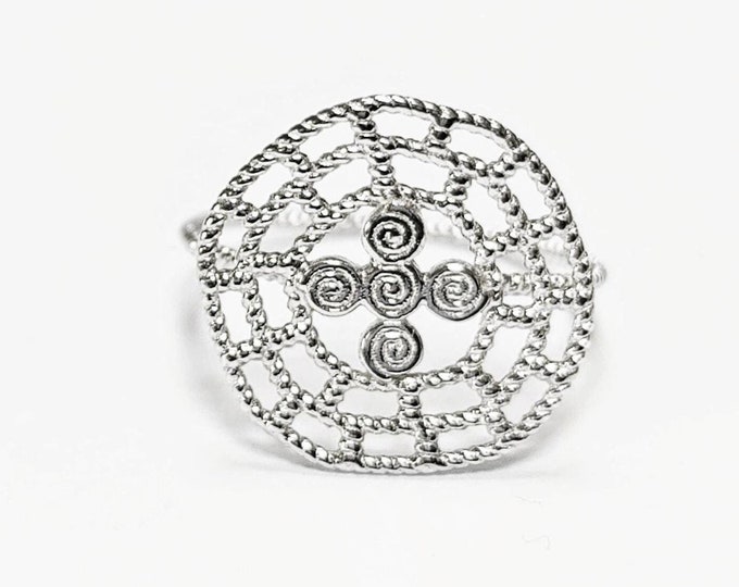 Woman Viking ring, sterling silver, targe shield symbol of strength and resistance of the Skjaldmö: the shield warrior women