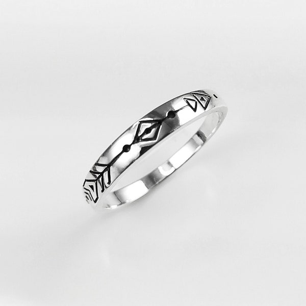 Bague flèche, argent 925, Anneau gravé tatouage flèche symbole d'avancer, aller de l'avant, bijoux symbole indien autochtone