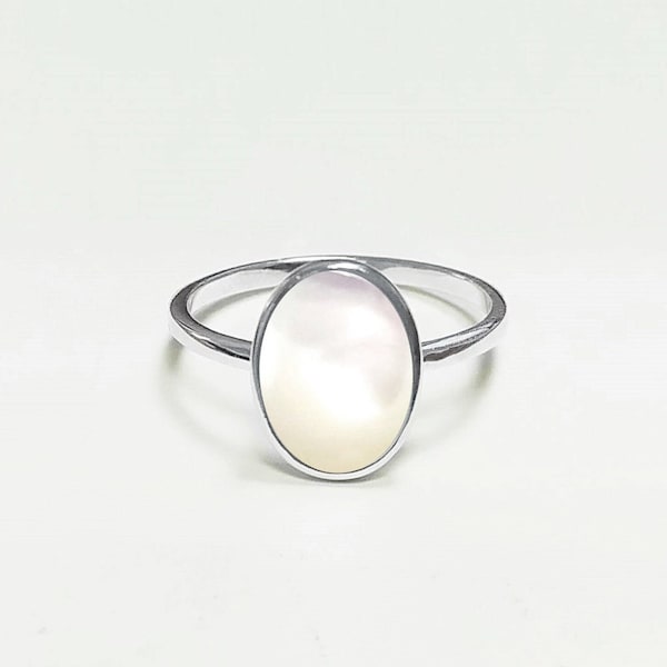 Bague nacre plate, Argent 925, véritable Nacre Perlière ovale reflets irisés, petits bijoux pour tous les jours, style minimaliste moderne