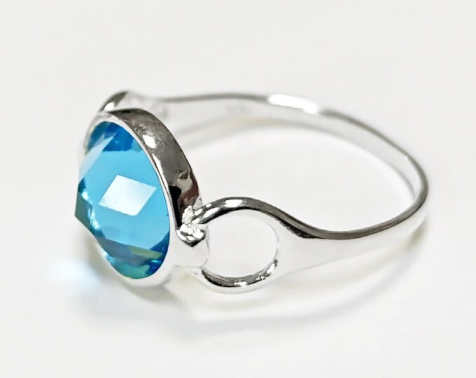 Blue Round Ring, Sterling Silver, Blue Aquamarine Color Stone (CZ), Faceted Round Cushion, Modern Ring, Unusual Original Setting,