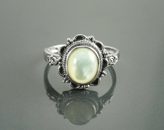 Mother of Pearl Boho Ring, Sterling Silver, Real White MOP Ring, Dainty Stone Ring, Pretty Jewelry, Victorian Antique Ring, Boho Oval Ring