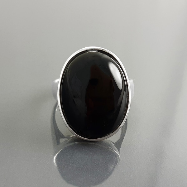 Anillo de ónix, plata de ley, piedra preciosa de ónix negro auténtico, anillo de piedra ovalado de diseño, joyería minimalista moderna.