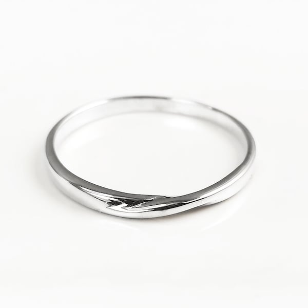 Anneau Mobius, Anneau légèrement Torsadé Moderne, Argent 925,  Bague Mariage torsade infini, Anneau Fiançailles Originale