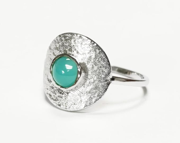 Turquoise Amazonite Ring, Sterling Silver, Geometric Round Flat Hammered Disc, Blue Green Cabochon Stone, Dainty Modern Minimalist Jewelry