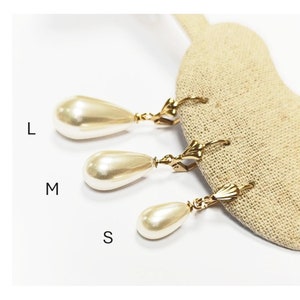Pendientes de perlas en forma de lágrima de KRAMIKE • Perlas de concha de 3 tamaños con cierre de palanca chapadas en oro de 18 quilates • Joyería atemporal para mujer • Regalo elegante para ella • KE132