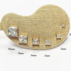 Orecchini solitari quadrati in oro • Placcato oro 18 carati • Orecchini classici con pietra di diamante CZ taglio principessa scintillante da 3 mm a 10 mm • Orecchini unisex per tutti i giorni