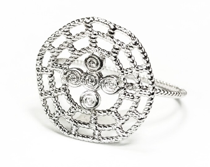 Woman Viking ring, sterling silver, targe shield symbol of strength and resistance of the Skjaldmö: the shield warrior women