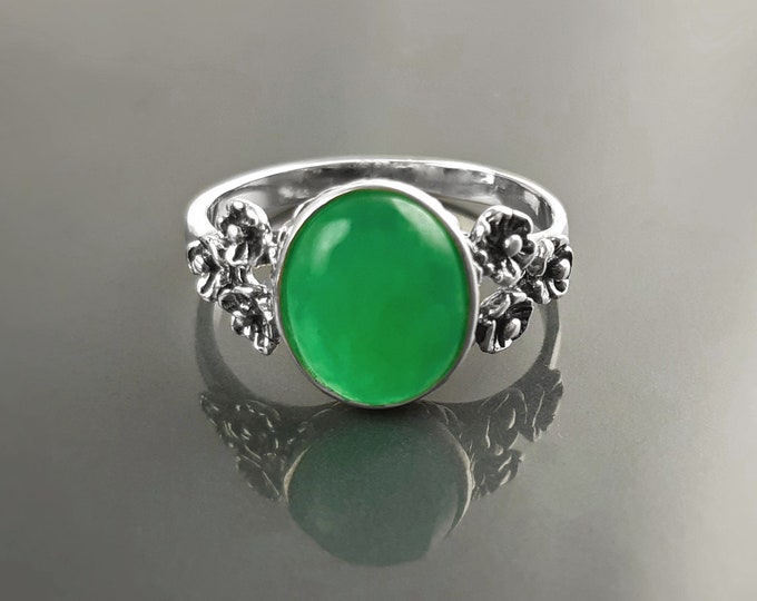 Jade ring, sterling silver, genuine Natural green jade oval stone, dainty small  green gemstone jewelry, comfortable vintage style