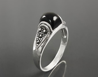 Vintage band ring, sterling silver ring with black domed onyx stone and marcasite stones, art-deco design style jewelry