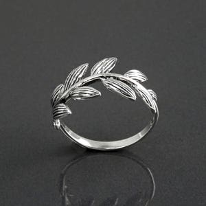 Laurel Leaf Ring, Sterling Silver, Laurel Branch Ring, Leaves Veins Ring, Nature Jewelry, Plant Ring, Graduation Laurel Wreath, Prize Award