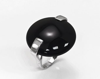 Round Black Ring, Sterling Silver, Statement Onyx Disc Gemstone, Modern Minimalist Jewelry, Domeded Round Stone Ring, Unique Designer Ring