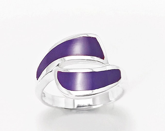 Purple Stone Ring, Sterling Silver, Cross Ring, Purple Wave Ring, Violet Dyed Stone, Bypass Modern Designed Jewelry, Graphic Design Gift