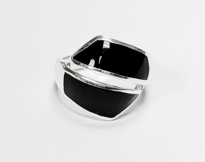 Onyx Bypass Ring - Sterling Silver - Black Onyx - Gemstone Crossing Ring - Designer Ring - Black Stone Ring - Framed Geometrical Ring