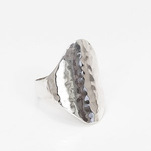 Ovale Gehamerde Ring, Sterling Silver, Handgesmeed Armor Ring, Verbleekte Getextureerde Ring, Designer Modern Minimalistische Ring