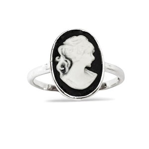 Cameo Ring - Sterling Silver - Oval Black and white Rebuilt Stone - woman face portrait cameo - Vintage band -Victorian Jewelry