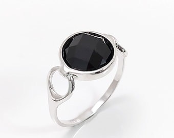 Anillo solitario de piedra negra, anillo de piedra redonda de plata de ley, simulante de diamantes de laboratorio (CZ), anillo moderno redondo, anillo de ajuste único de diseño