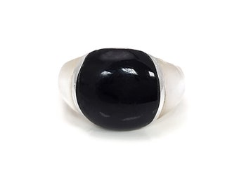 Black Domed Ring Sterling Silver, Domed Band jewelry, Bicolor Stones White Mother of Pearl, Onyx Stone, Minimalist Modern Design