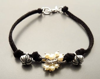 Bracelet Cuir et Perle, Fermoir et Boules Argent 925  - Bijou Boho - Perles d'Eau Douce Blanche, Cordon Cuir Noir. Bijoux Pierre