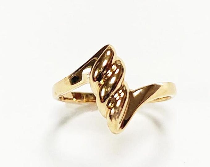 Wave Gold Ring • Gold Plated 18K • Textured Curved Crest Design • Chevron Stackable Band • Chic Minimalist Everyday Jewelry • Gift for Her