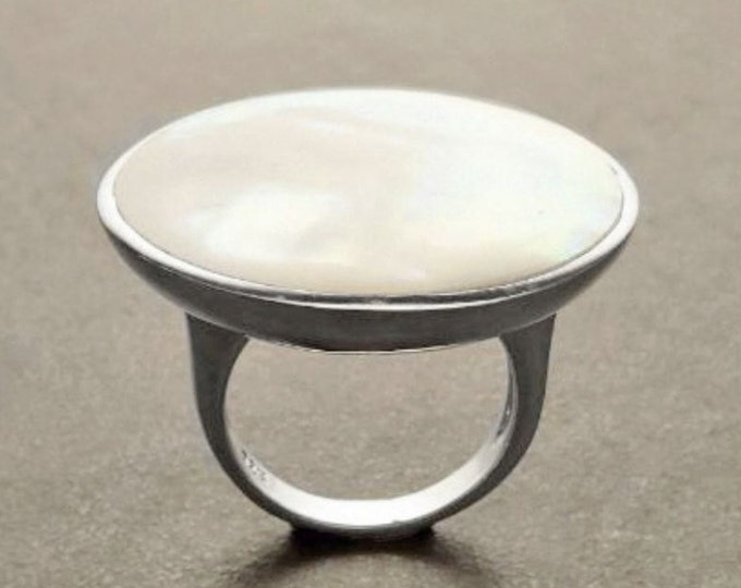 Modern Disc Ring, Sterling Silver, Genuine White MOP, Mother of Pearl, Modern Round Ring, Minimalist Jewelry, Unique Rounded Flat Stone Ring