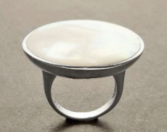 Modern Disc Ring, Sterling Silver, Genuine White MOP, Mother of Pearl, Modern Round Ring, Minimalist Jewelry, Unique Rounded Flat Stone Ring