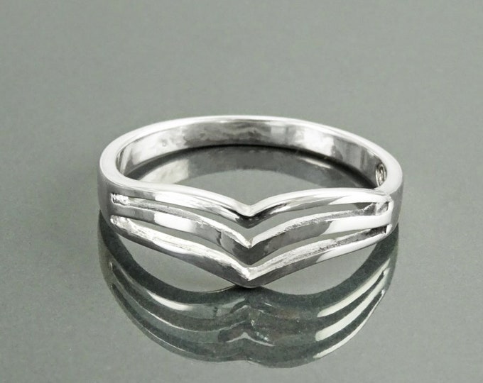 Chevron Ring, Sterling Silver, Triple Chevrons Ring, Spike Ring, Peak Ring, Pointy Ring, Triangle Ring, Wishbone ring, Thorns Ring
