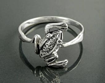 Froggy Ring, Sterling Silver, dainty toad Animal Ring, Nature Garden Frog batrachian Jewelry